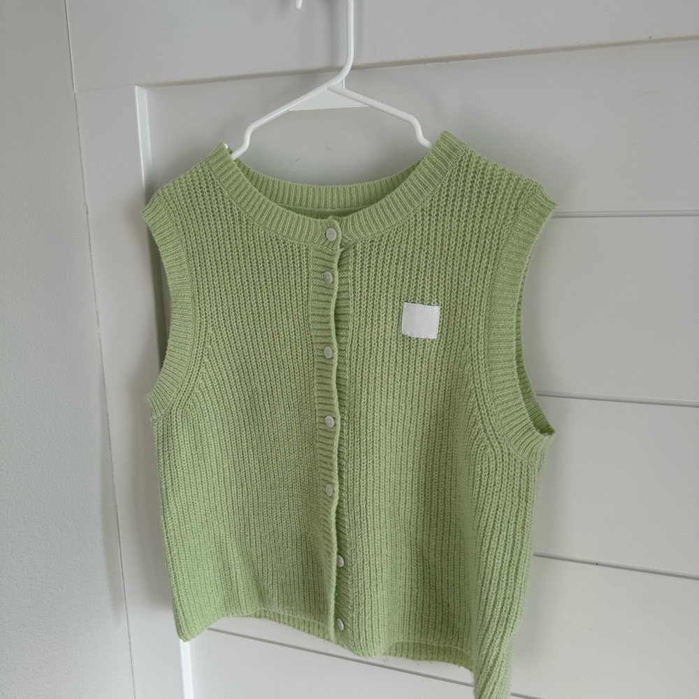 Amazon Women's Green Sleeveless Cardigan